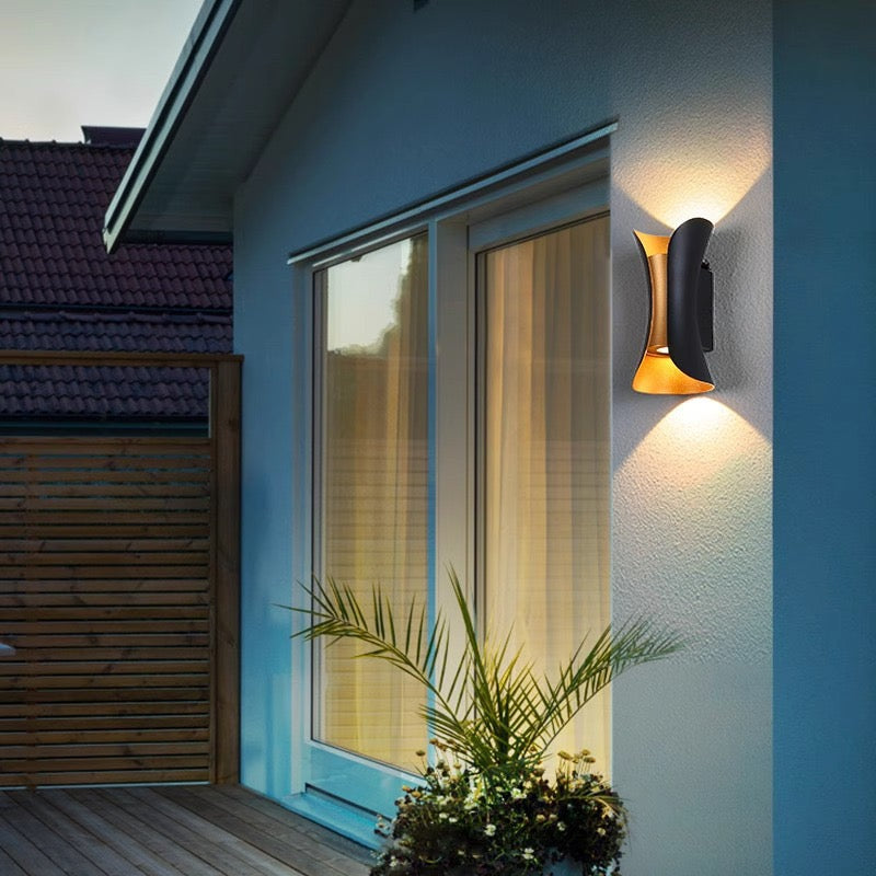 Applique Murale Extérieure Courbée – Luminaire LED d’Extérieur